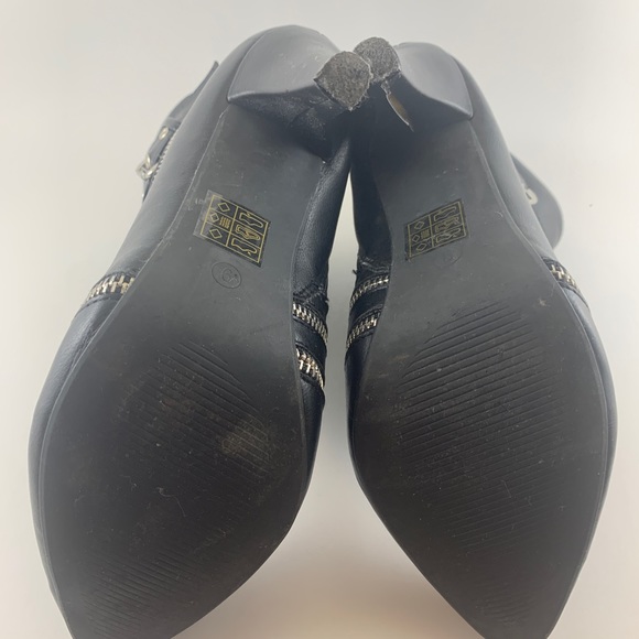 Black ankle boots with silver faux zipper detail - size 9 - Picture 10 of 10